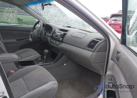 2006 Toyota Camry Le z USA, uszkodzony, nr VIN 4T1BE32K76U690658